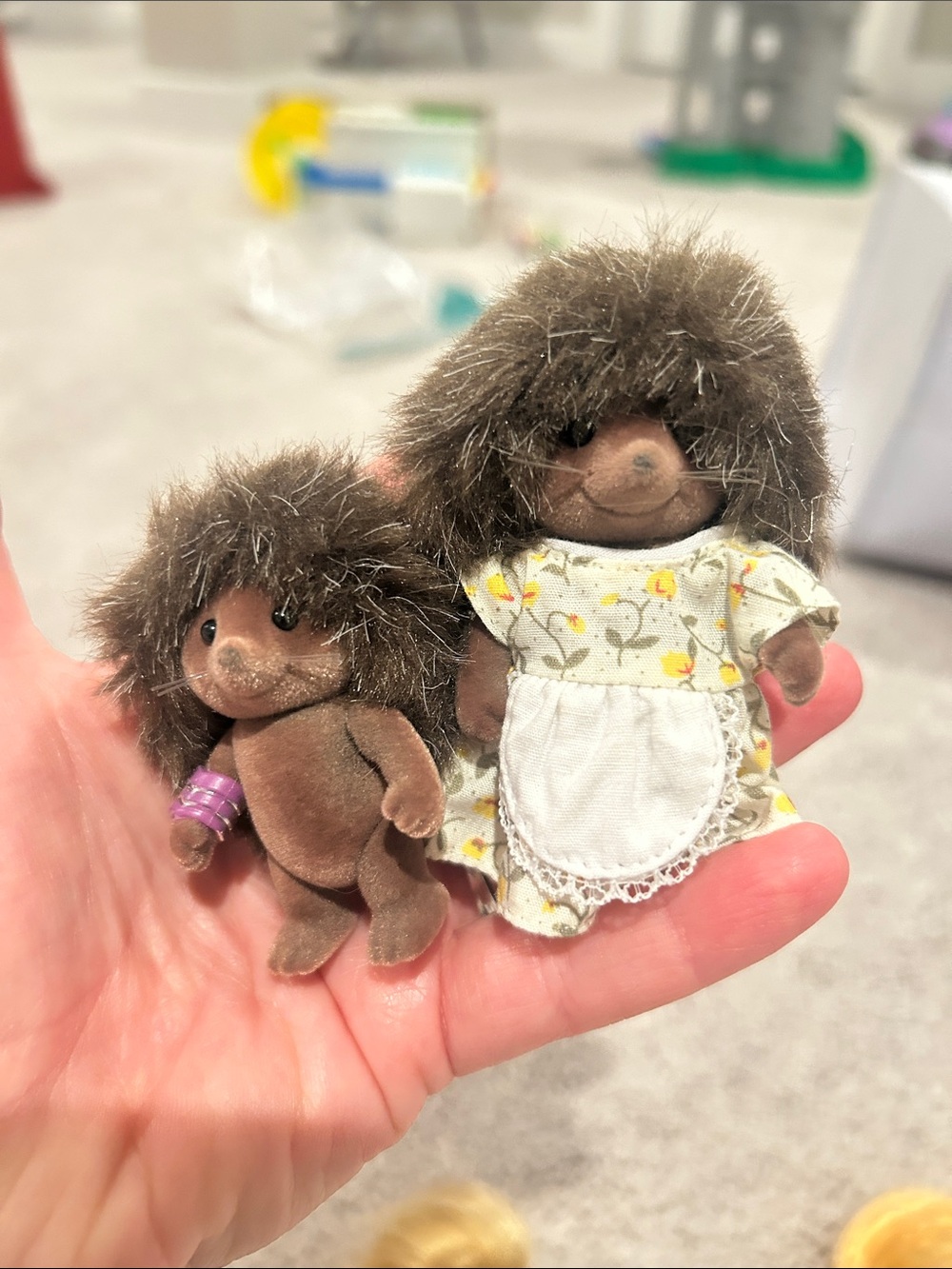 Vintage 1985 Calico Critters Toy Lot Bramble Hedgehog Family Mom and daughter